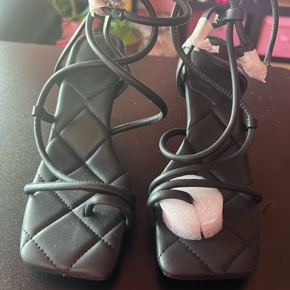 Sandles - Picture 3 of 3